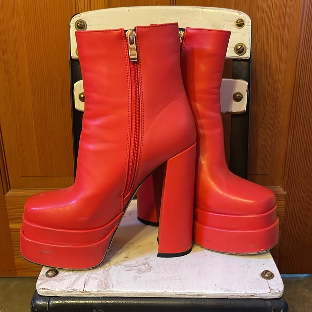 Red platform boots - Picture 2 of 5